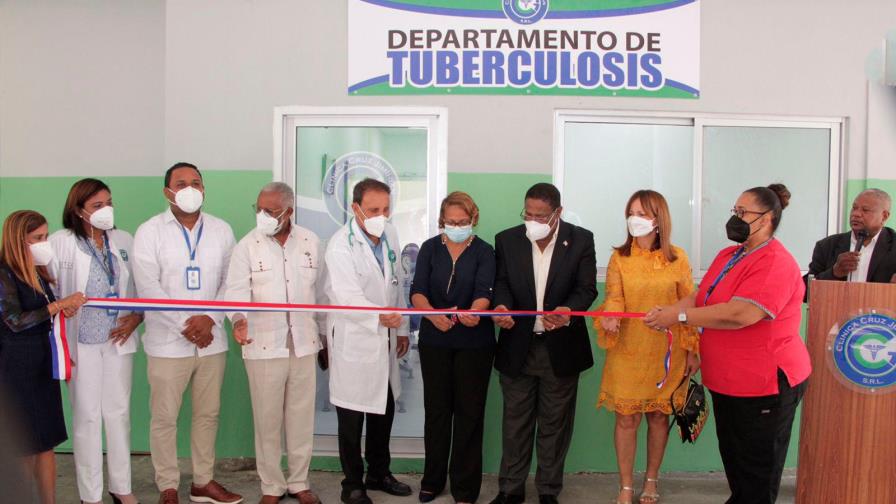 Clínica Cruz Jiminián inaugura unidad de tuberculosis  