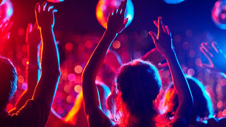 Liverpool permite 3,000 personas en una discoteca sin restricciones contra el COVID-19