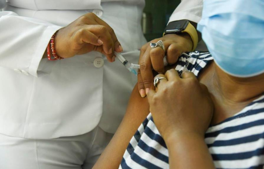Instalarán centro de vacunación para empleados de instituciones en Centro de los Héroes
