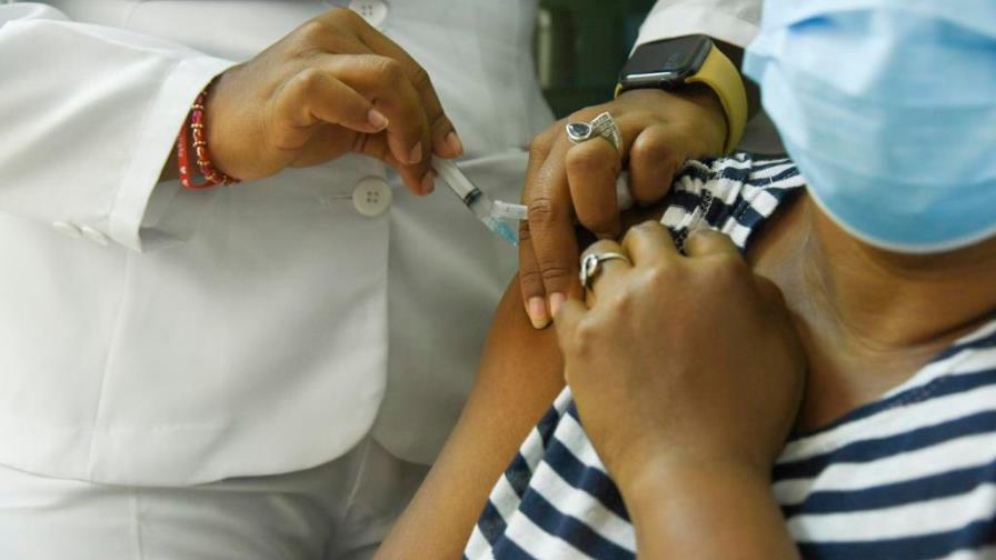 Instalarán centro de vacunación para empleados de instituciones en Centro de los Héroes