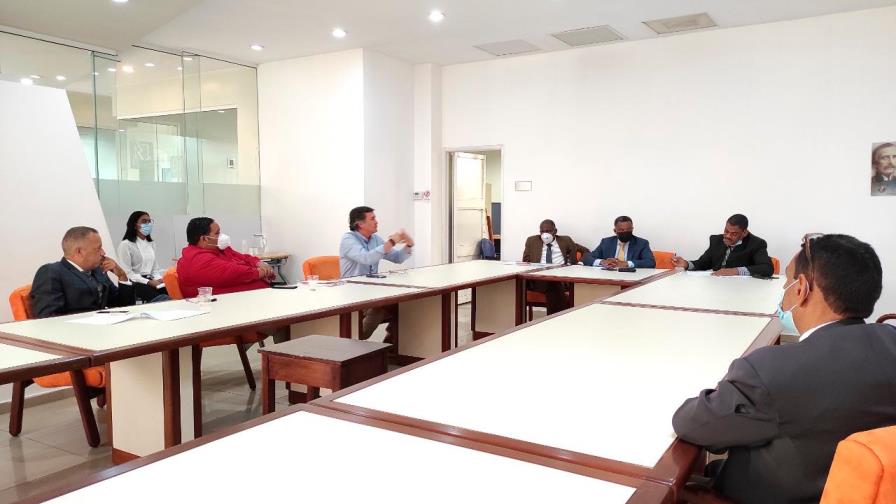 Ferretería Americana y sus trabajadores logran acuerdo tras un año en conflicto