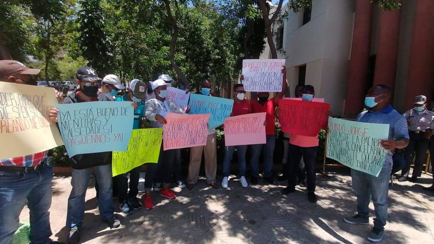 Desvinculados de Medio Ambiente denuncian los estafan con prestaciones laborales