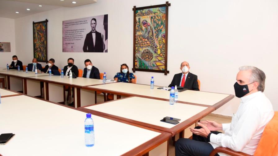 Ministro de Trabajo forma mesa de diálogo con Colegio Médico Dominicano y las ARS