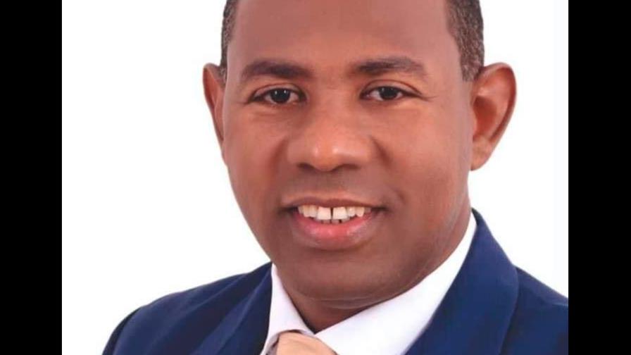 Renuncia del PLD un excandidato a director del distrito municipal en Santiago Oeste 