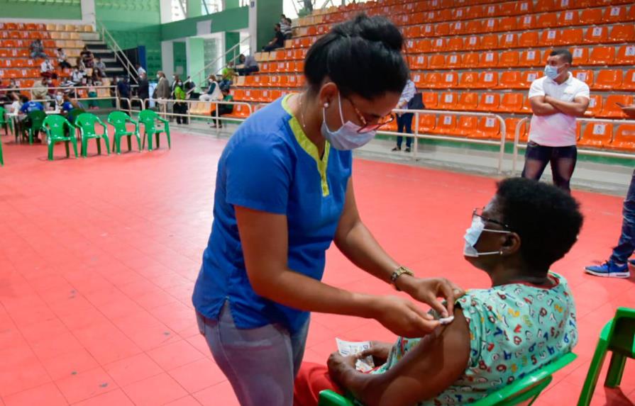 Centro de vacunación en el Centro Olímpico cuenta con más de dos mil vacunas