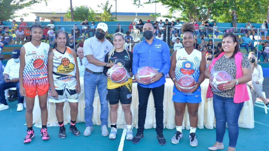 Coronado conduce al Yelda Trinidad en el baloncesto femenino de San Francisco