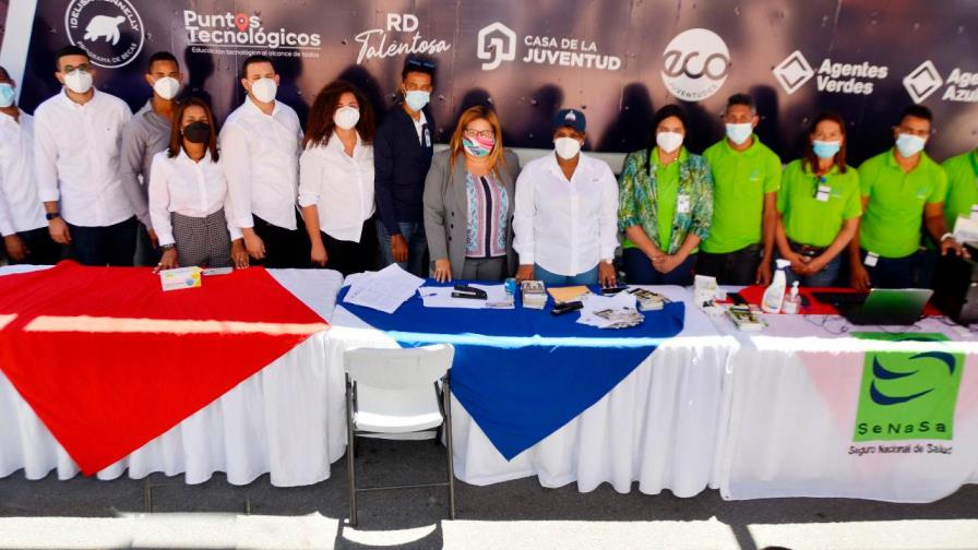 Realizan jornada de afiliación al seguro subsidiado de Senasa en Azua
Fue realizado por el Ministerio de la Juventud, la Gobernación de Azua y Senasa 
Gobernadora preocupada por la poca presencia de los jóvenes en los centros de vacunación