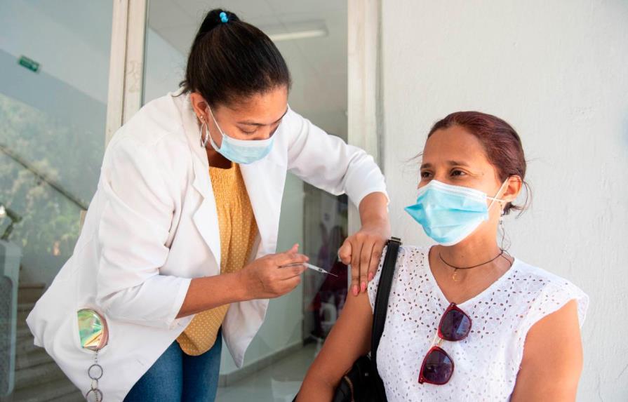 Abinader exhorta a población vacunarse para pronto “volver a la normalidad”