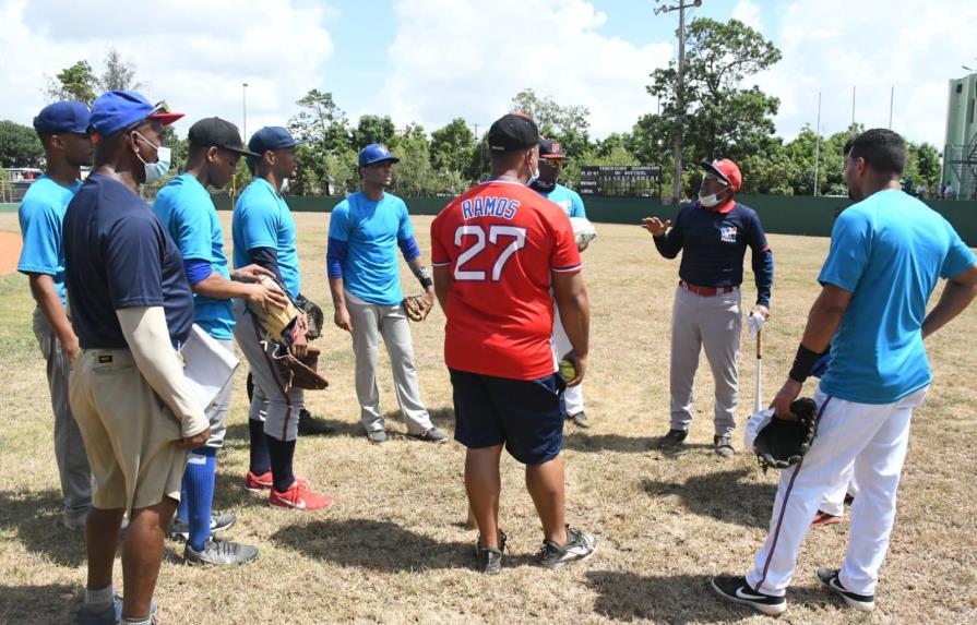 Proyecto softbol sigue con juegos entre cuatro equipos del Círculo Deportivo Militar