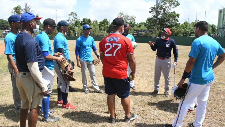 Proyecto softbol sigue con juegos entre cuatro equipos del Círculo Deportivo Militar