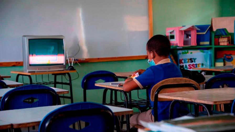 Colegio Médico reitera oposición a clase semipresencial Colegio Médico reitera oposición a clase semipresencial