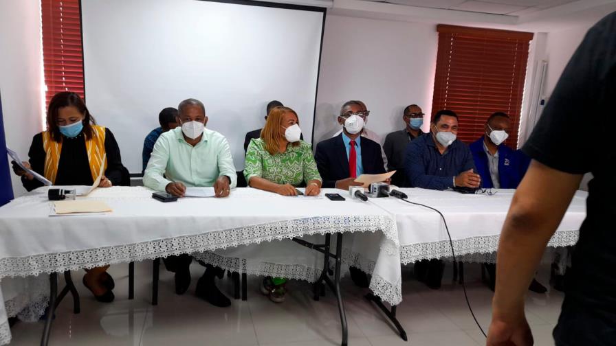 Seccionales de ADP llaman a maestros continuar año escolar virtual por aumento del COVID-19