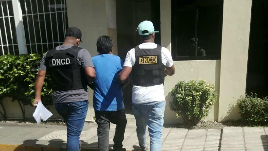 Apresan en Santiago a peruano que intentó sacar droga del país utilizando carros de colección