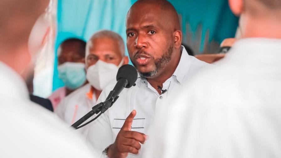 Director junta distrital de La Caleta sale del PRD y se va al PRM