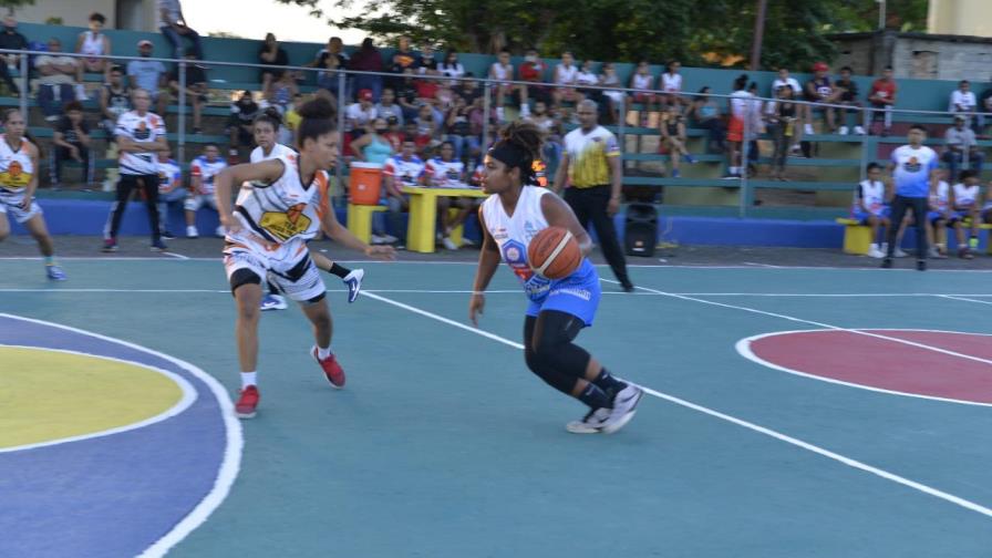 Yelda Trinidad y Yesenia Núñez abren jornada sabatina del baloncesto femenino de SFM