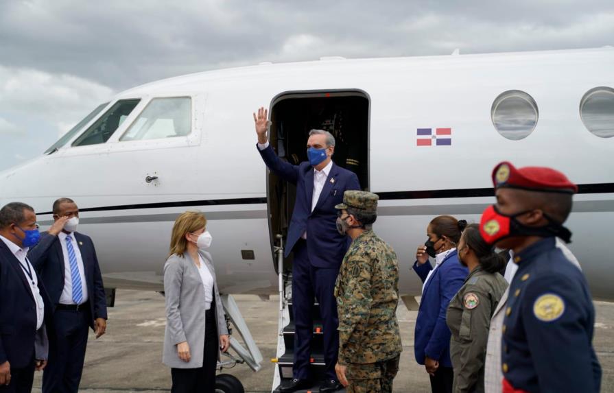 Abinader sale hacia Ecuador para asistir a toma de posesión del presidente Lasso 