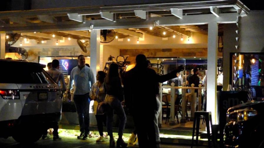 Nuevas medidas: consumo de alcohol en comercios y espacios públicos será hasta las 5:00 de la tarde durante toda la semana