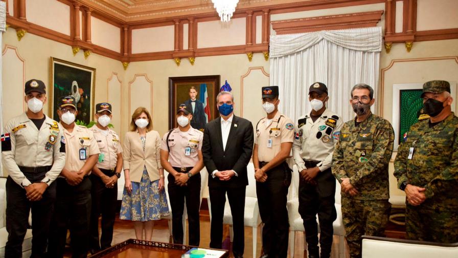 Presidente Abinader recibe rescatistas del teleférico y define su acción de heroica Presidente Abinader recibe rescatistas del teleférico y define su acción de heroica