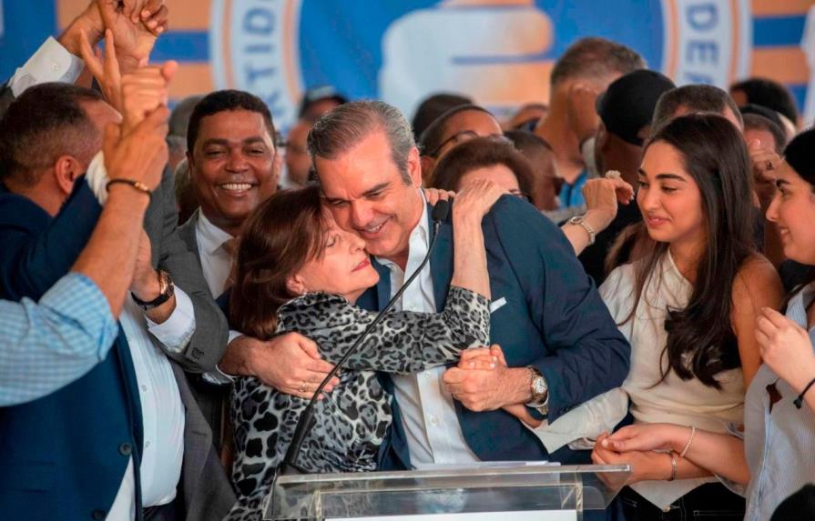 Presidente Abinader envía un abrazo a las madres dominicanas
