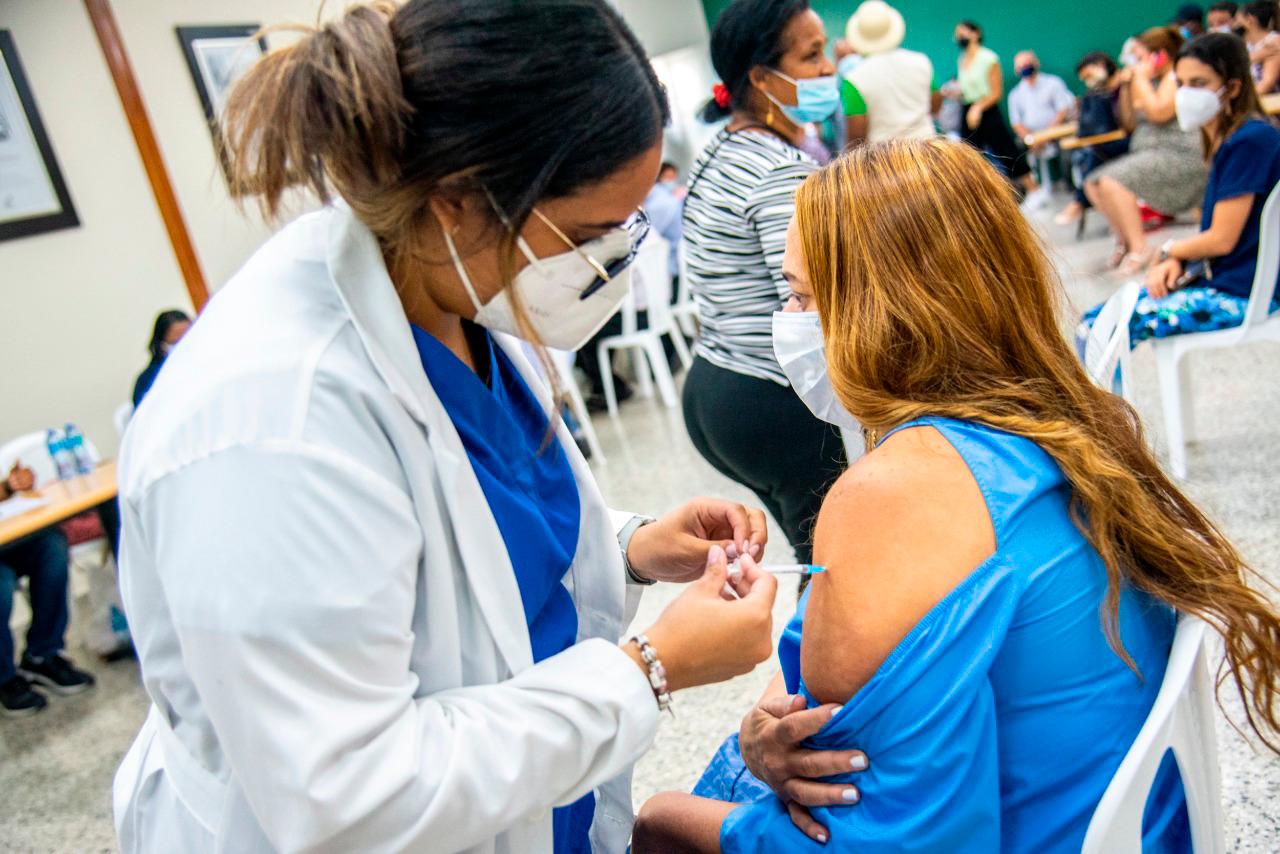 Salón de administración de vacuna Sinovac. 