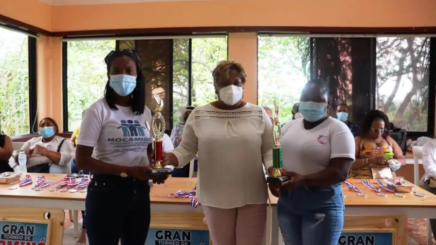 Pareja Berroa y Araújo gana torneo de dominó dedicado a las madres Pareja Berroa y Araújo gana torneo de dominó dedicado a las madres