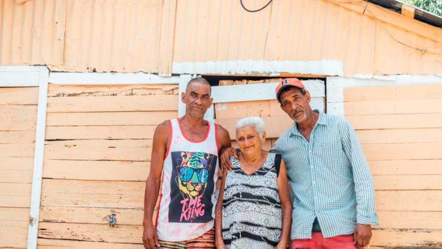 Invi inicia construcción de vivienda de anciana identificada durante jornada de vacunación en Los Alcarrizos Invi inicia construcción de vivienda de anciana identificada durante jornada de vacunación en Los Alcarrizos