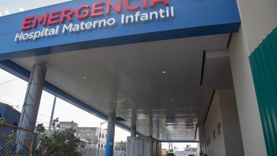 Una morgue de COVID, a la vista de los pacientes en el hospital Luis Eduardo Aybar