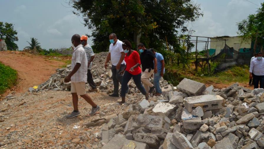 Alcaldía Santo Domingo Oeste denuncia particulares ocupan terrenos de carretera Alcaldía Santo Domingo Oeste denuncia particulares ocupan terrenos de carretera