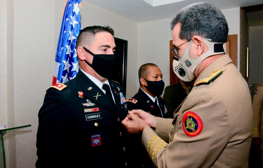 Condecoran con “Orden al Mérito Militar” a Oficiales Ejército de Estados Unidos 