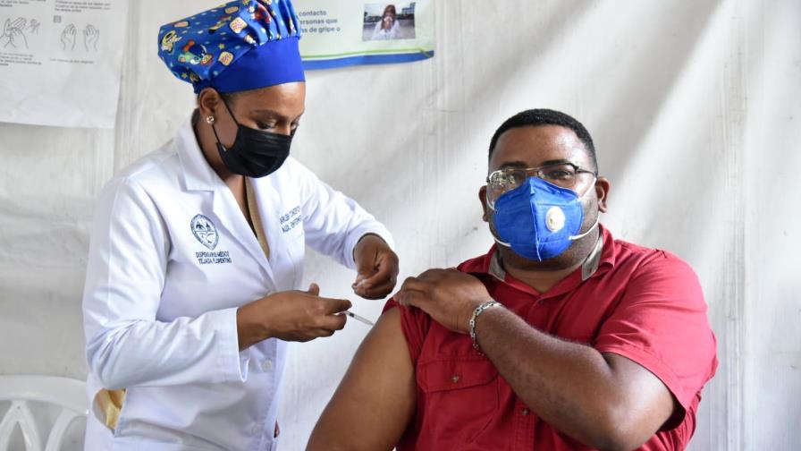 UASD continúa vacunación a mayores de 12 años UASD continúa vacunación a mayores de 12 años