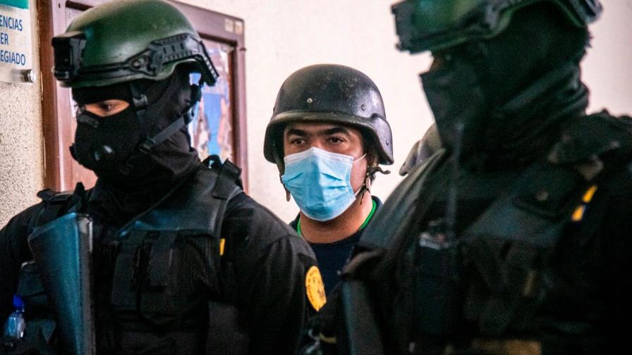 Dicent se torna violento tras decisión de jueza y pide que le demuestren que dirige red mafiosa Dicent se torna violento tras decisión de jueza y pide que le demuestren que dirige red mafiosa