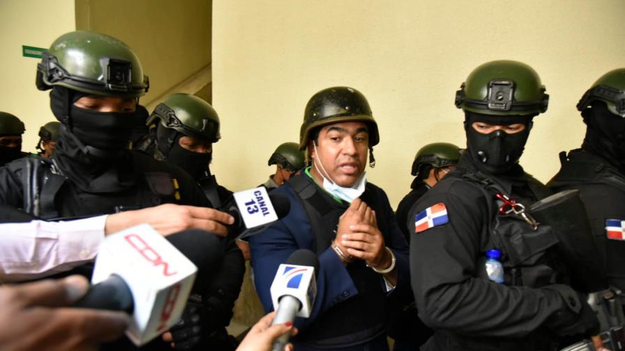 Dictan un año de prisión preventiva contra exadministrador de la Lotería Nacional 