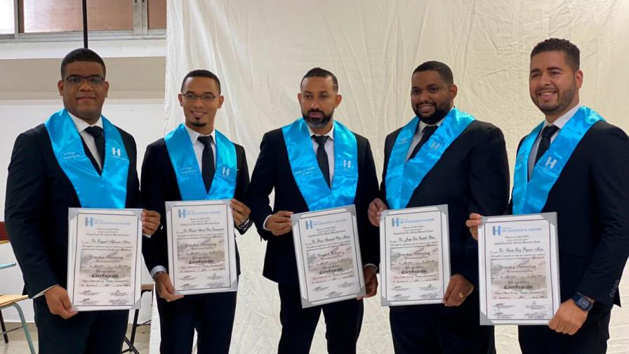 Hospital Gautier entrega al país 74 nuevos médicos concluyeron programas en diferentes especialidades