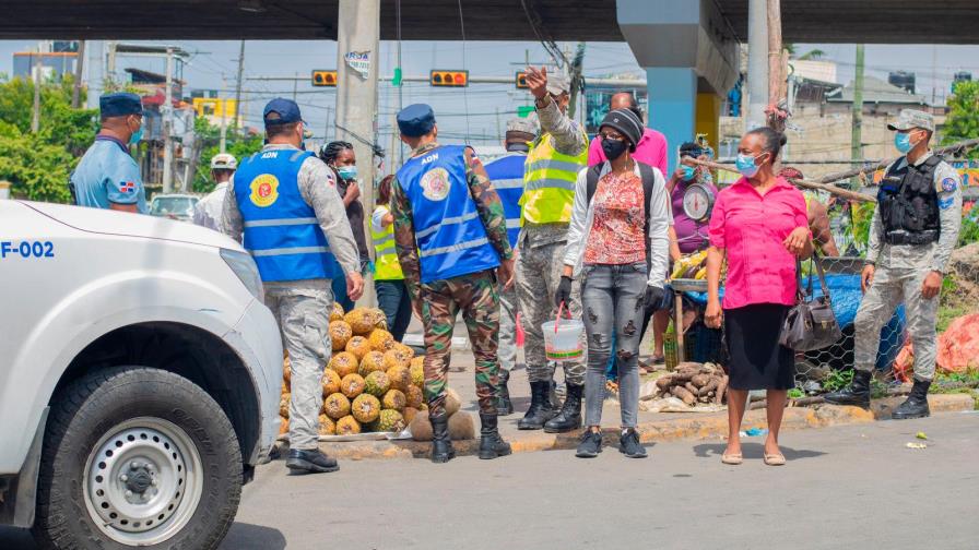 Alcaldía del Distrito Nacional realiza operativos de desocupación de espacios públicos en varias calles y avenidas