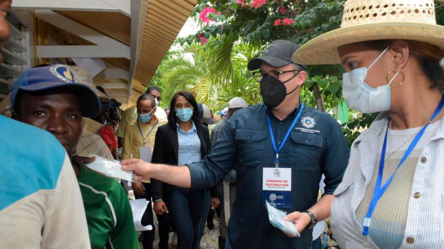 Autoridad Portuaria visitó al municipio Guaymate y a bateyes de La Romana en apoyo a jornada de vacunación