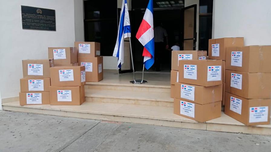 Robert Reid Cabral recibe insumos médicos contra el COVID-19 de parte de Israel