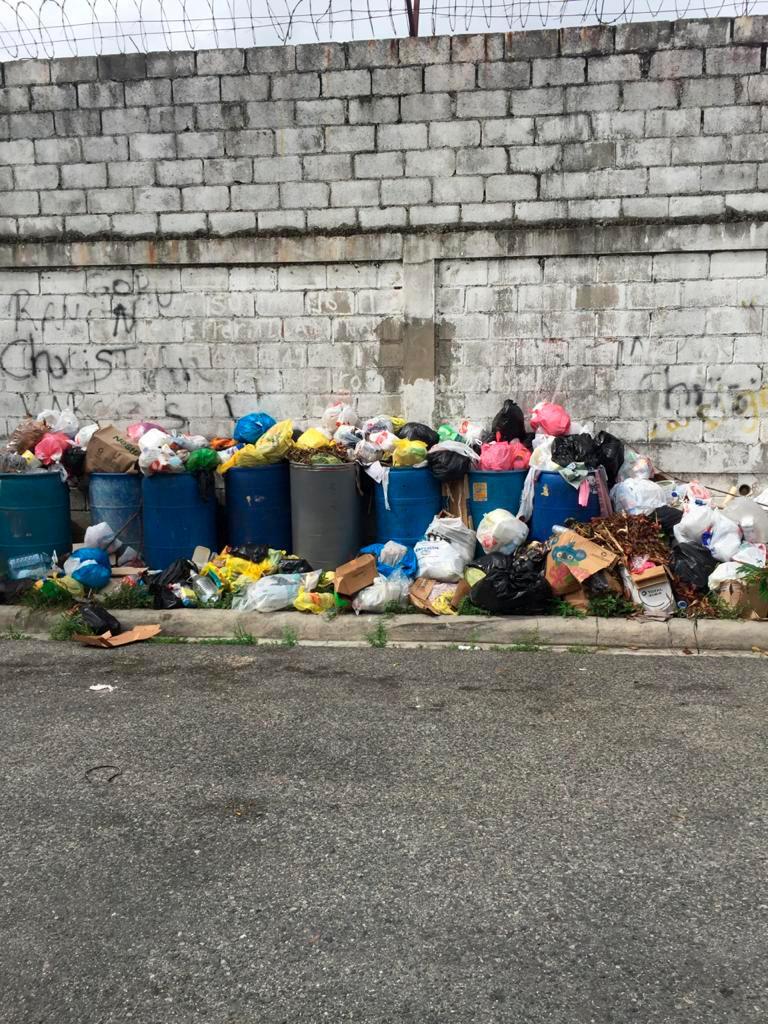 Vecinos del Vanessa, en Las Caobas, se quejan de cúmulo de basura