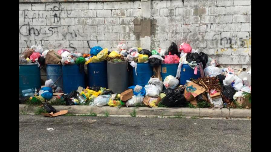 Vecinos del Vanessa, en Las Caobas, se quejan de cúmulo de basura