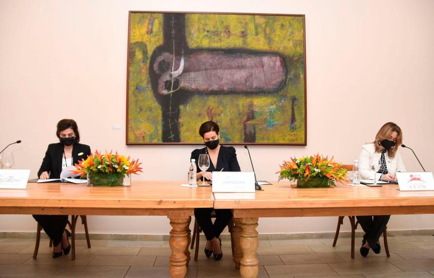 Centro León y Aerodom firman alianza para desarrollar exposiciones temporales de arte y cultura en aeropuertos