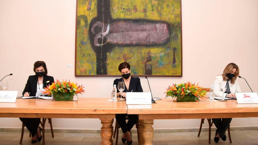 Centro León y Aerodom firman alianza para desarrollar exposiciones temporales de arte y cultura en aeropuertos