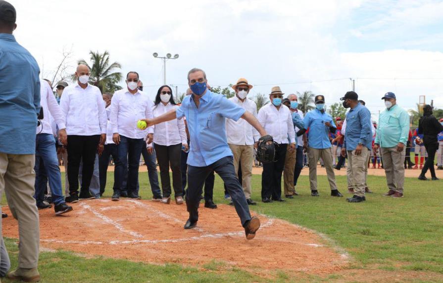 Presidente Abinader  inaugura estadio de softbol Cristino Cala en el Factor de Nagua