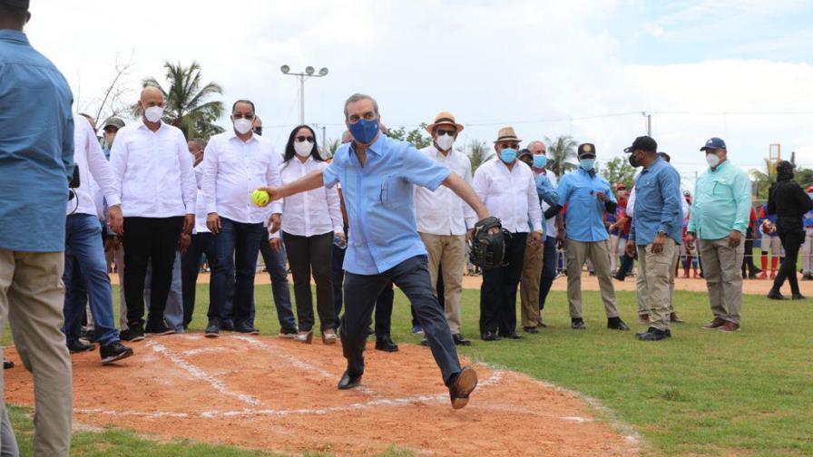 Presidente Abinader  inaugura estadio de softbol Cristino Cala en el Factor de Nagua