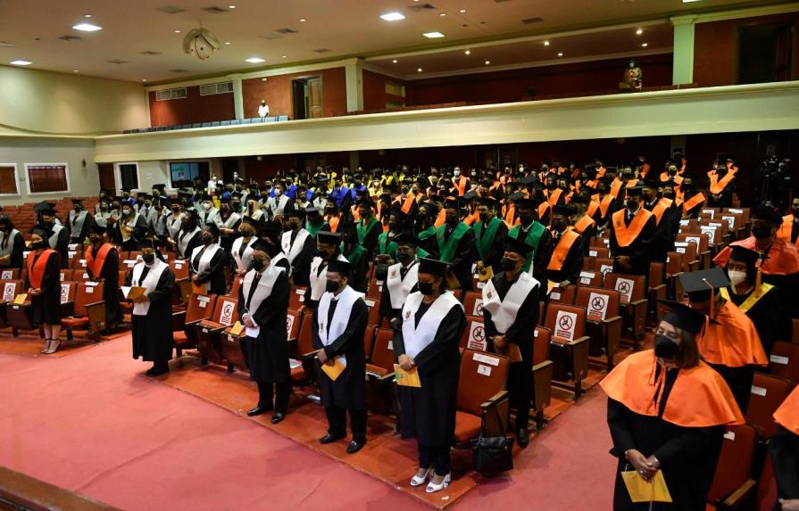 Universidad Católica Santo Domingo gradúa a  819 nuevos profesionales en grado y posgrado