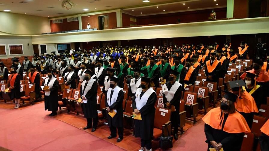 Universidad Católica Santo Domingo gradúa a  819 nuevos profesionales en grado y posgrado