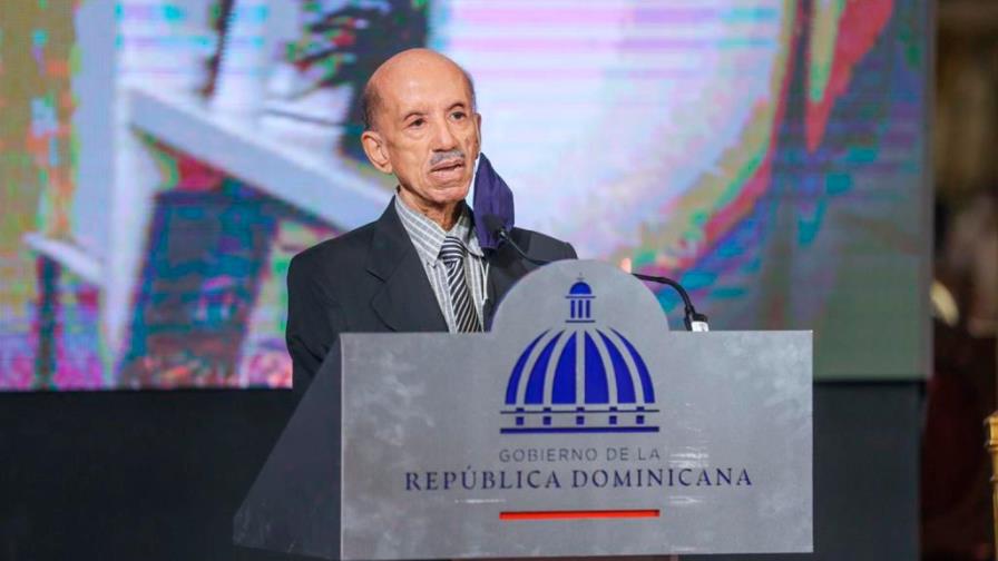 Luis Abinader entrega Premio a la Excelencia Magisterial - Diario Libre