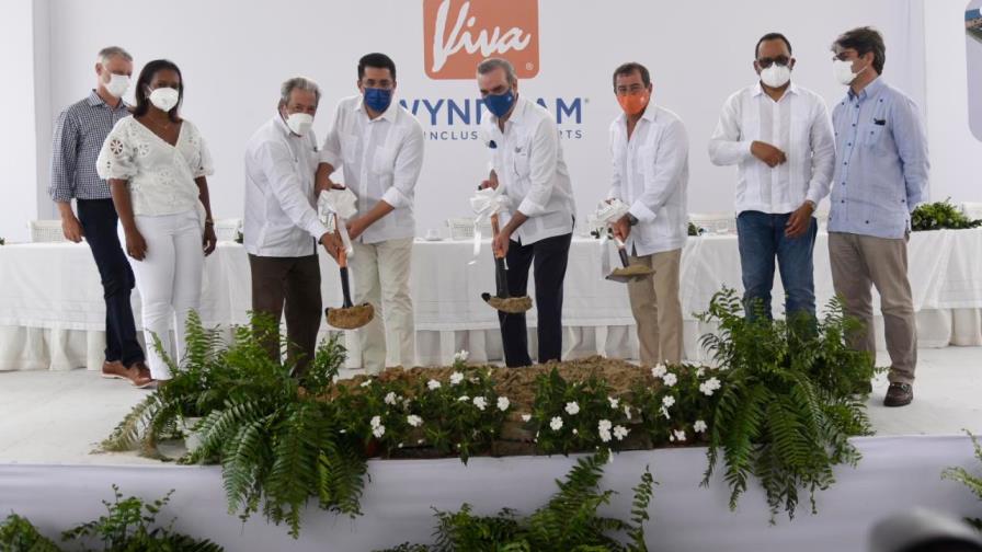 Abinader deja iniciada construcción de hoteles Viva Wyndham Resorts en Miches