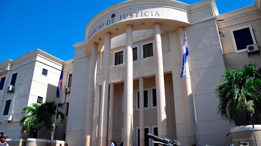Aplazan de nuevo medida de coerción contra empleadas de Conani por abuso