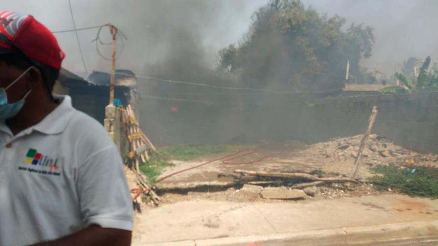 Incendio destruye cuatro viviendas en Mao y afecta otra parcialmente