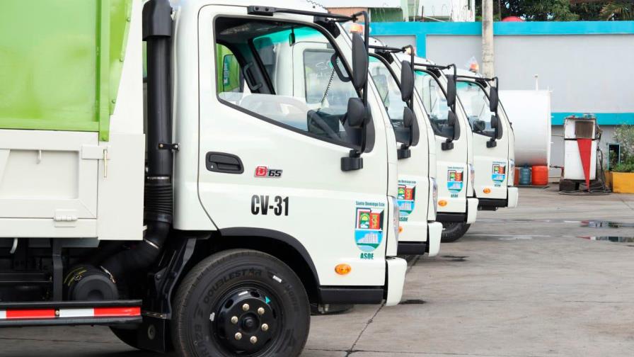 Alcaldía de SDE integra nuevos camiones para recogida de basura 
