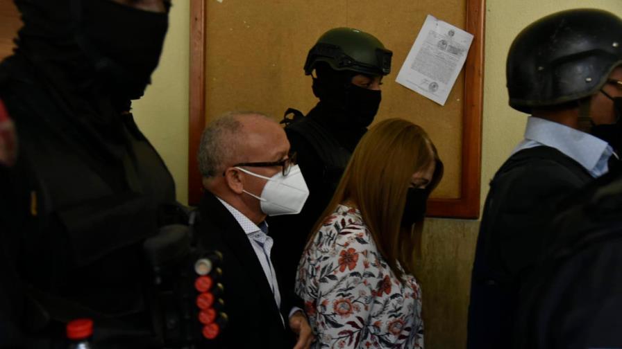 Amplían rango de movimiento con grilletes para Freddy Hidalgo y Magalys Medina Amplían rango de movimiento con grilletes para Freddy Hidalgo y Magalys Medina